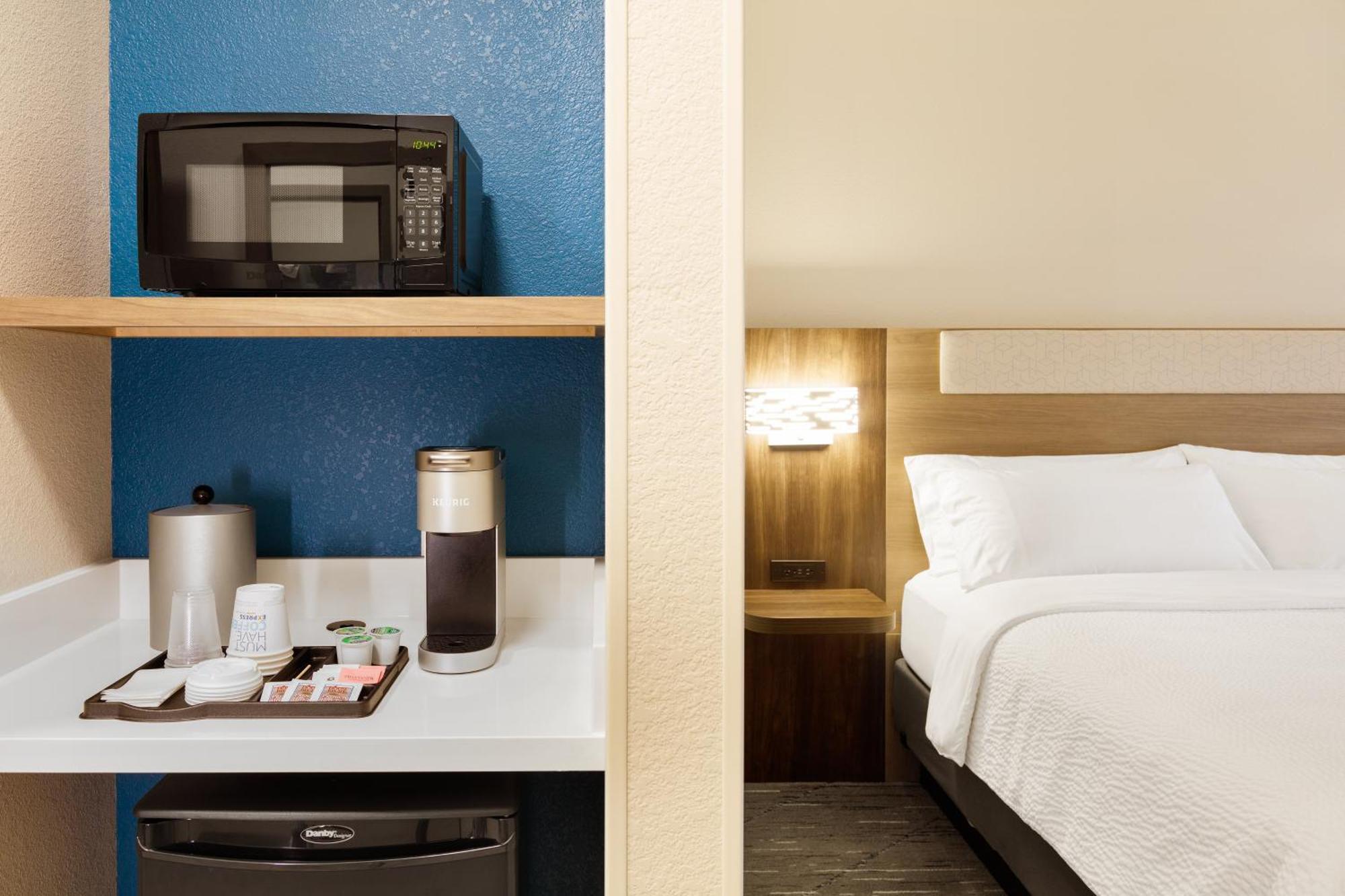 Holiday Inn Express Hotel & Suites Terre Haute By Ihg Exterior foto